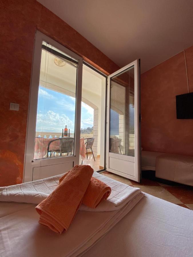 Apartment Luksic Sutomore
