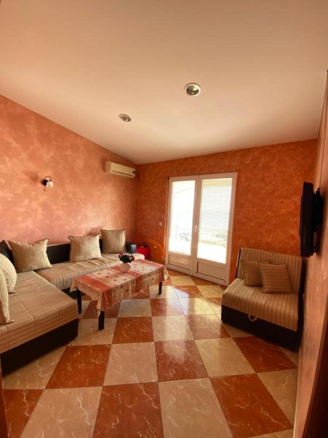 Luksic Apartment *